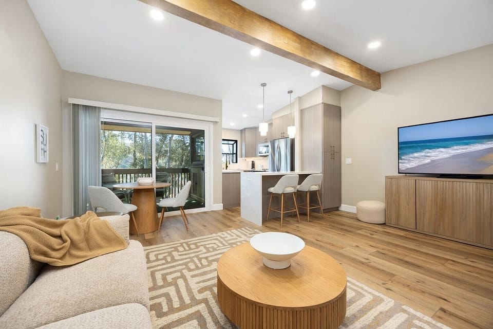 LaJolla_Treehouse_Living_Kitchen