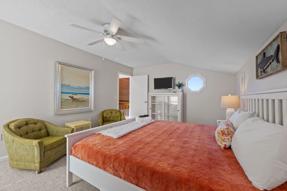 Upstairs Bedroom w/ King