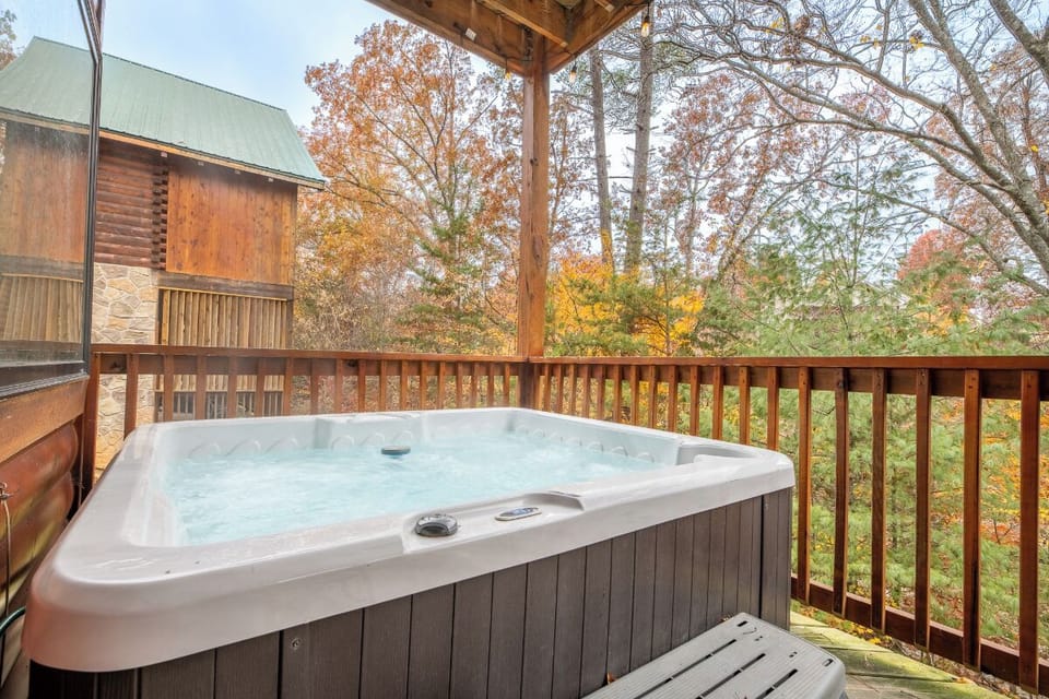 Blackberry Bijou's bubbling hot tub