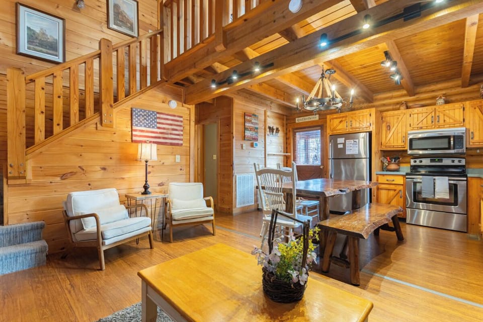 Pigeon Forge Perch's cozy living area