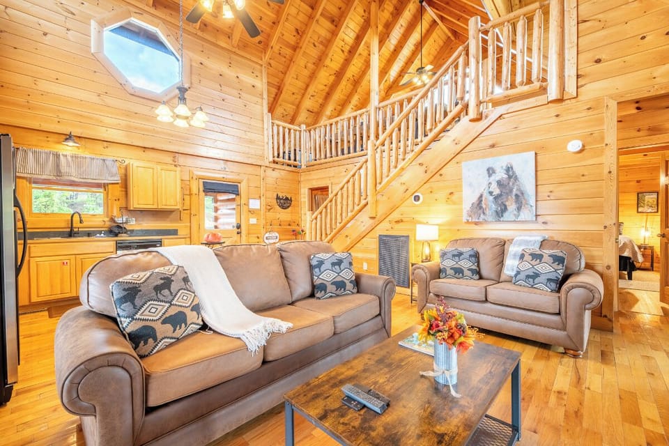 Bear Bottoms Cabin's cozy living area