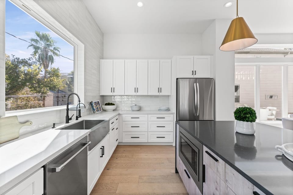 Spacious fully equipped kitchen