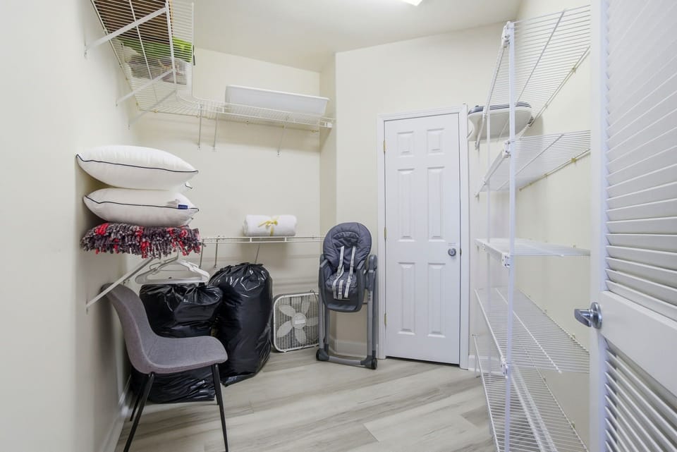 Main Floor - Primary Closet