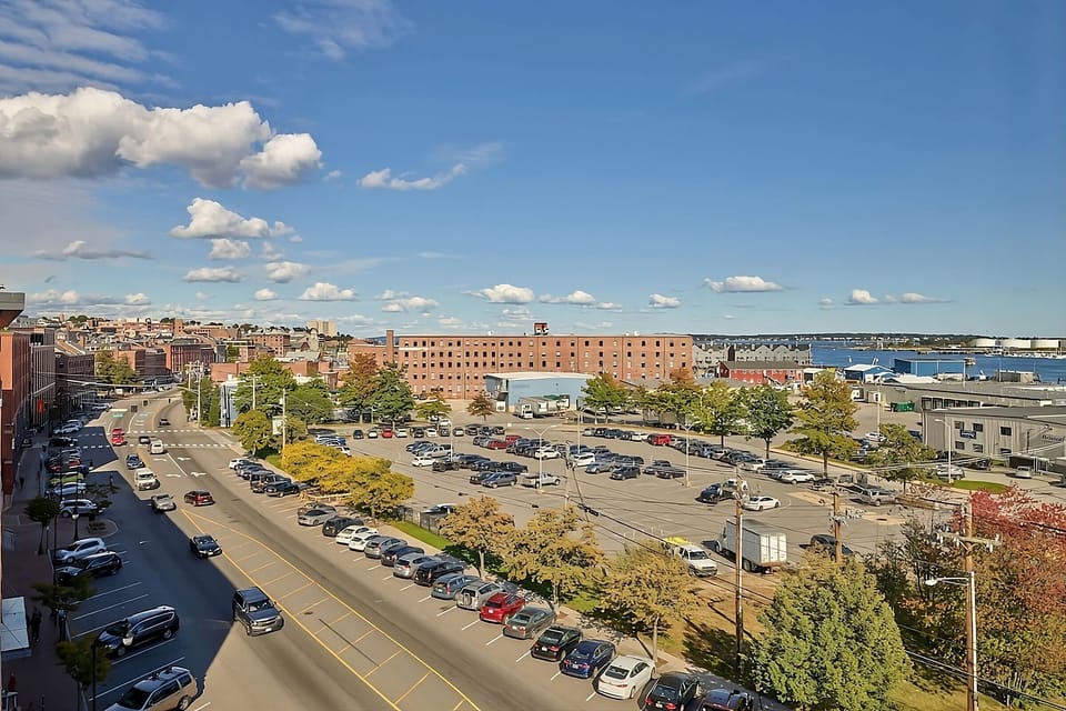 Plan easy outings with quick access to the surrounding waterfront district.