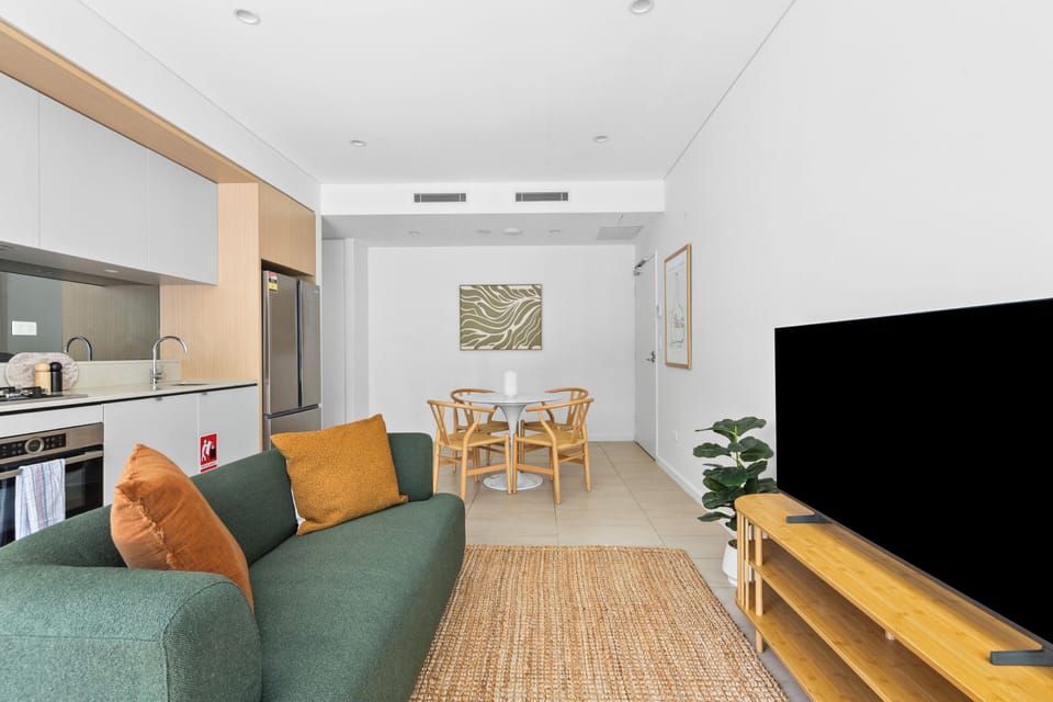 After a day exploring the city, unwind in the open-plan living area, where central air conditioning, heating, reliable Wi-Fi, and a large-screen TV create an inviting retreat.