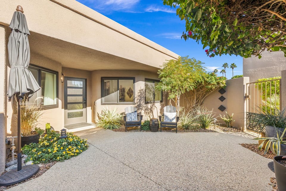 Front Courtyard/Front Door