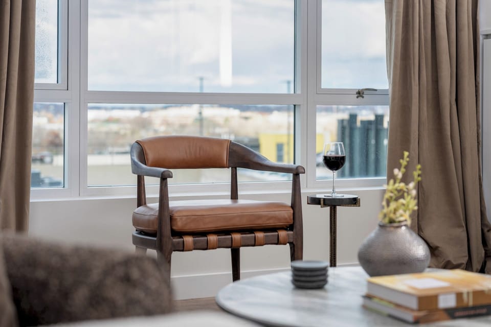 This refined living room combines high-end finishes with relaxed charm.
A beautiful backdrop for your stay from day to night.