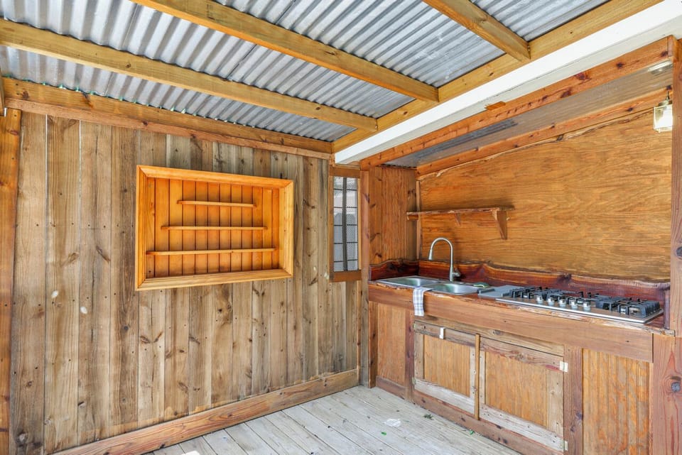 Outdoor Kitchen