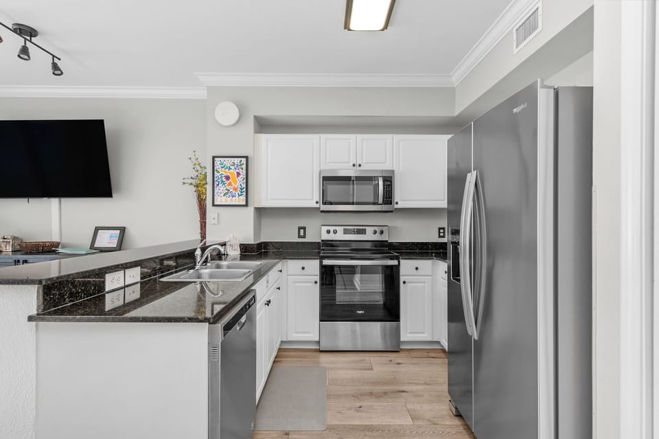 Full kitchen - stainless steel appliances