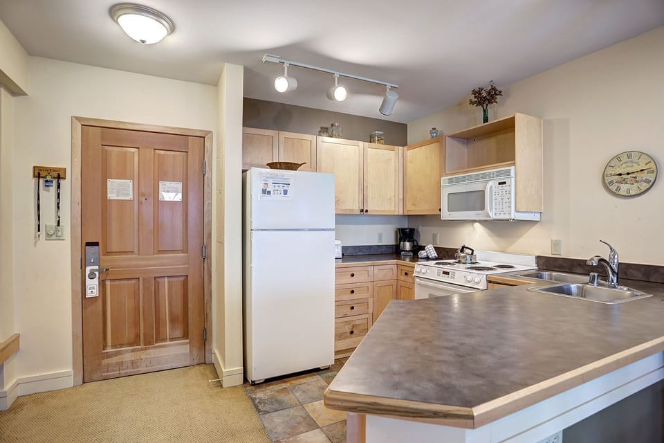 The full kitchen boasts modern appliances and ample counter space, making it ideal for preparing meals during your mountain retreat.