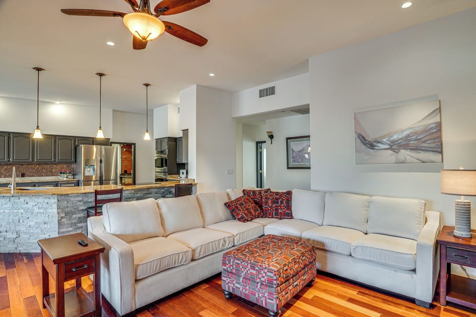 Living Room | Free WiFi | Central A/C