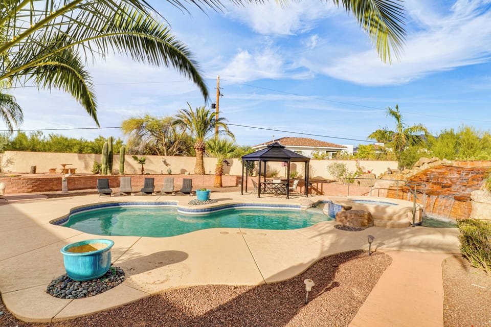Tucson Vacation Rental | 3BR | 2.5BA | 2 Steps Required | 2,800 Sq Ft