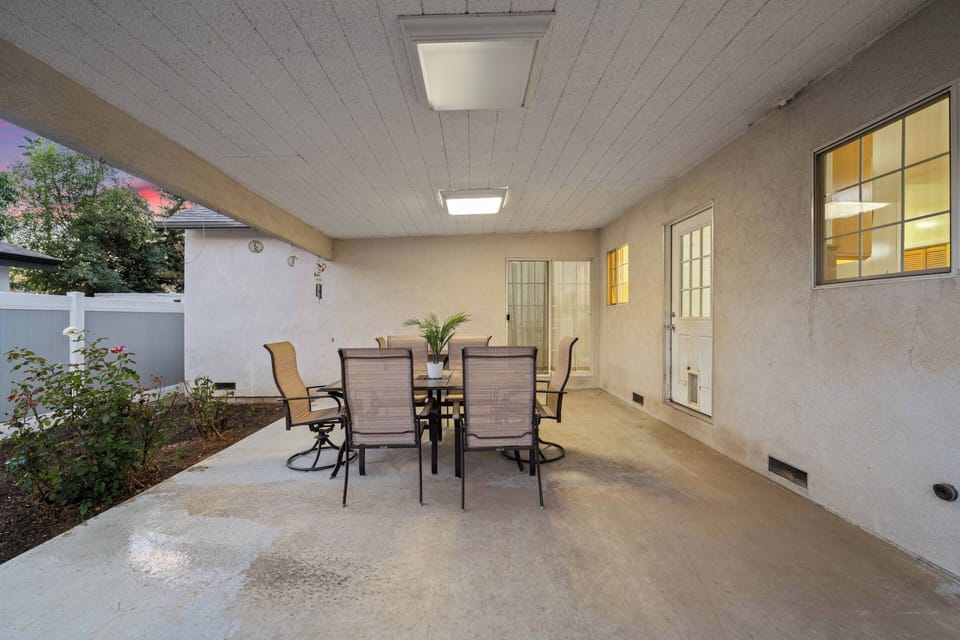 Outdoor dining