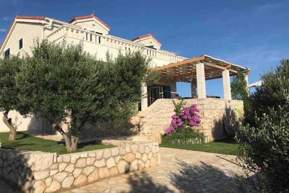 Mature gardens