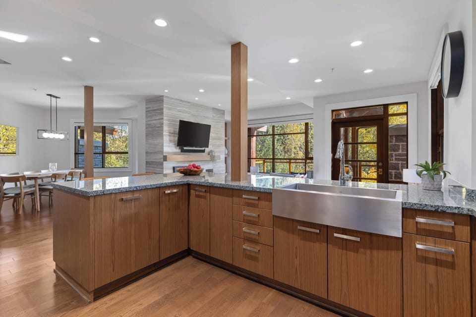 - Open kitchen with granite counters and stainless appliances for easy meal prep  
- Spacious layout ideal for groups seeking comfort and convenience  
- Warm wood accents create a modern mountain home cooking space  
