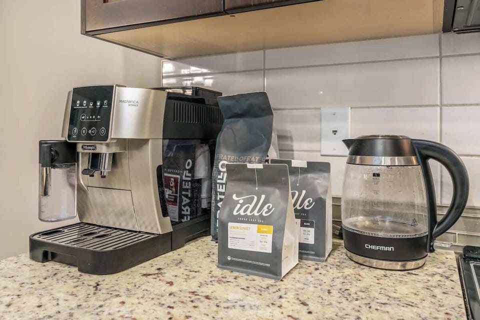 Super Automatic Espresso maker: coffee, lattes, cappuccino, americano and more. We rotate coffee between a few local roasters.