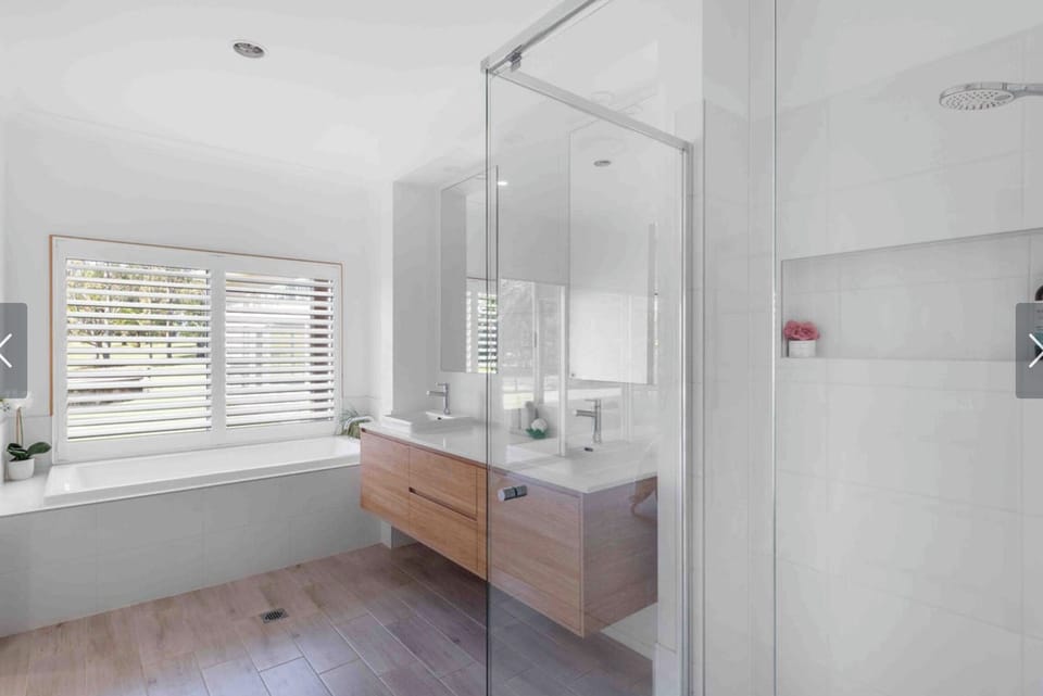 Main Bedroom Ensuite.  