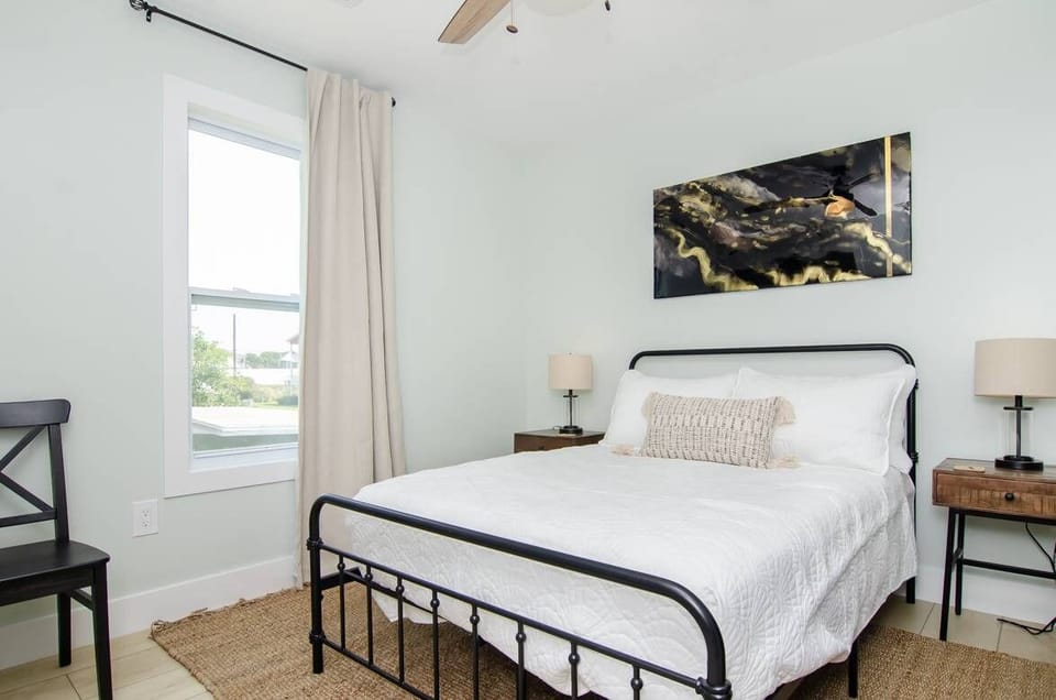 Bedroom 3: Full Bed