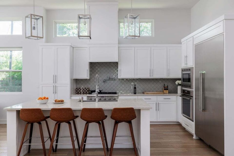 Kitchen has an eat-in bar for 4