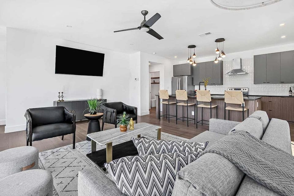 Modern Living Room - Open Layout