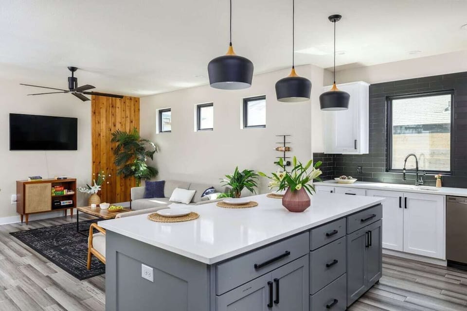 Modern, Fully Equipped Kitchen with Gas Range