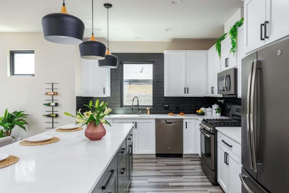 Modern, Fully Equipped Kitchen with Gas Range