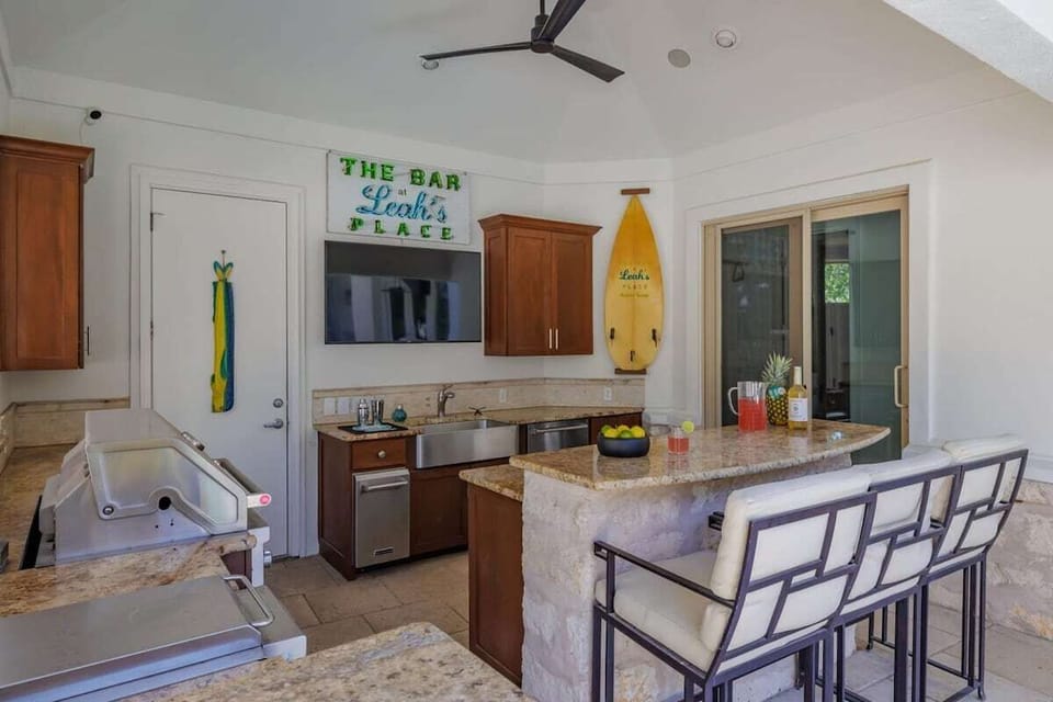 Outdoor kitchen,