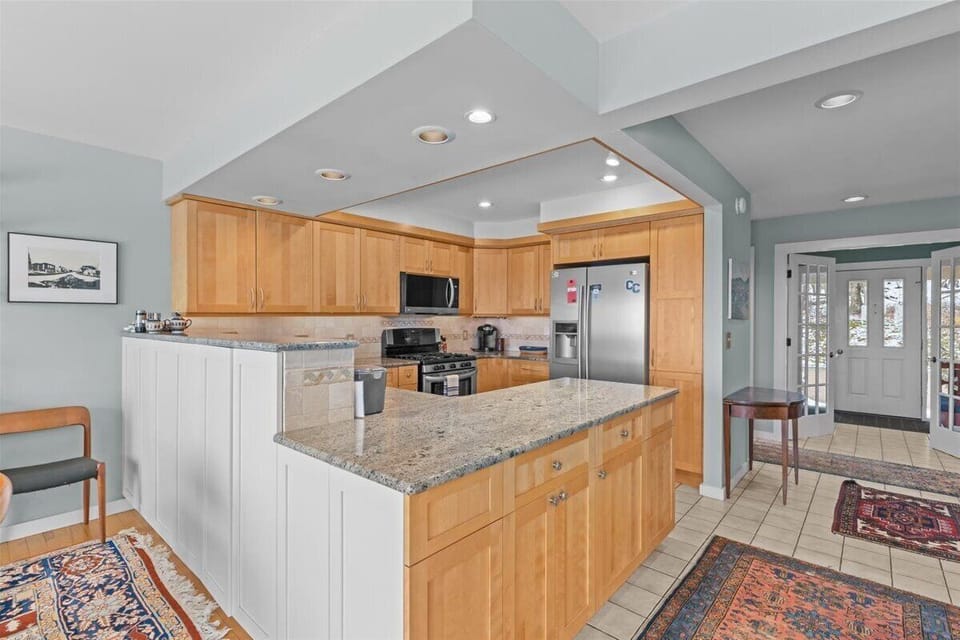 Spectacular Mountain-View Townhouse / Near Slopes (6672)