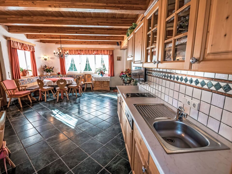 House, Home, Cottage, Wood Stain, Hardwood, Chair, Houseplant, Log Cabin, Kitchen, Kitchen & Dining Room Table