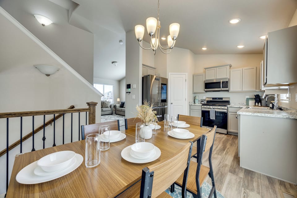 Kitchen | Dining Table | Free WiFi