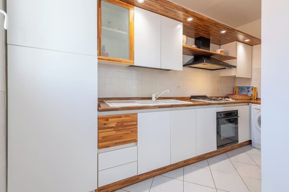 Fitted kitchen