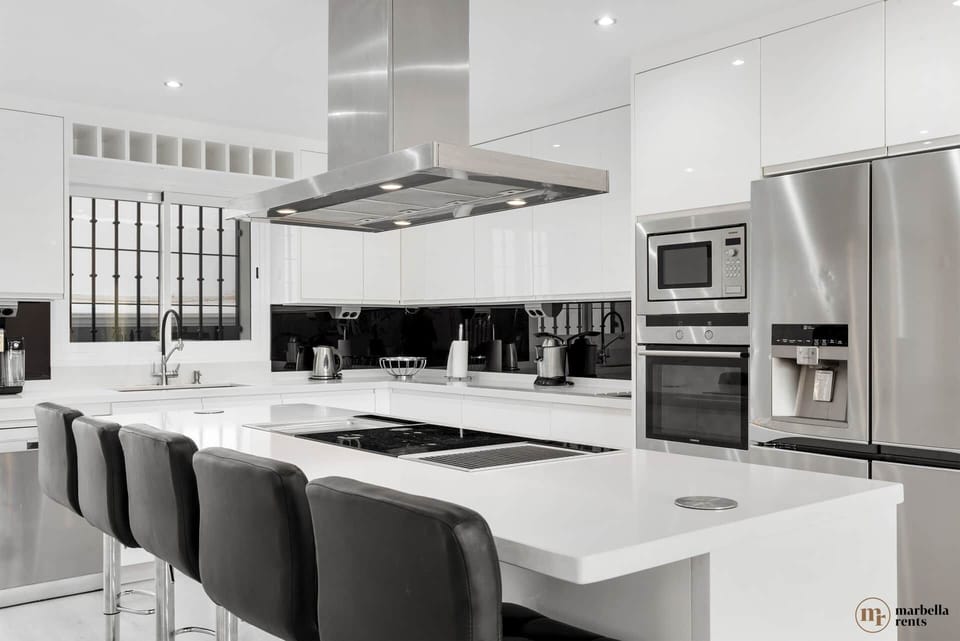 Fully equipped kitchen.