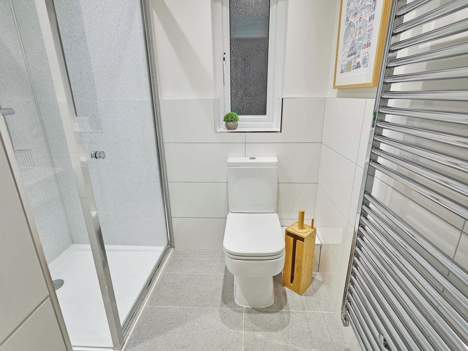 Bathroom | Hovera Cottage, Windermere