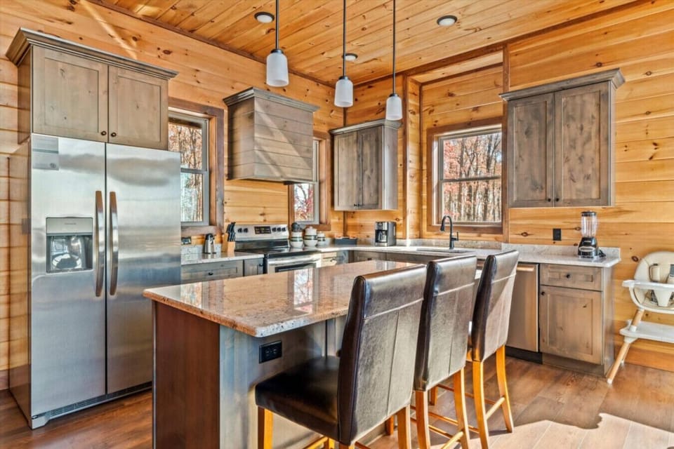 Warm wood tones, stainless steel appliances, and a spacious island set the stage for memorable meals. Whether you`re cooking breakfast or uncorking wine, the heart of the cabin is ready for your crew.