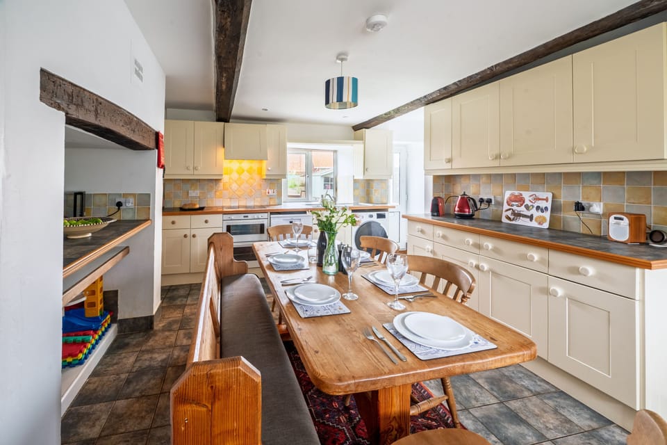 Ground floor: Kitchen/ diner