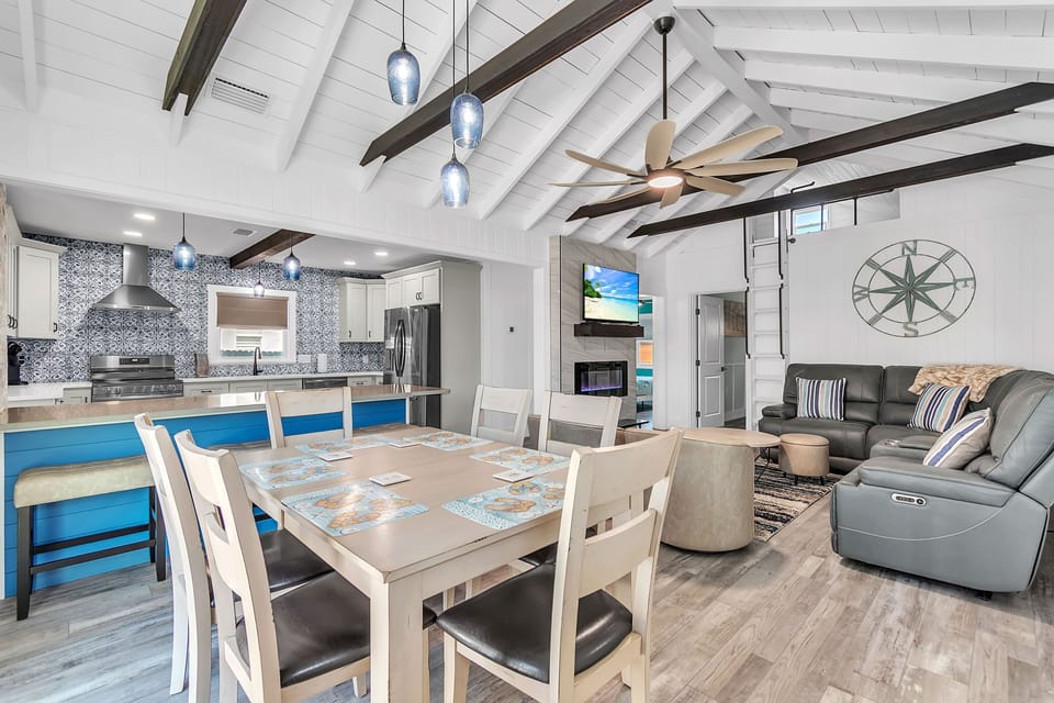 Living/Dining Area