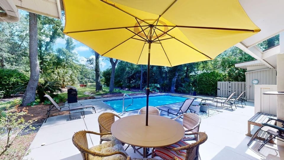Outdoor Dining with Propane Grill