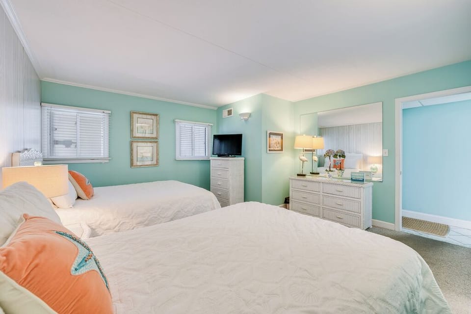 Sink into Bed and catch your favorite shows on the Flat Screen TV.