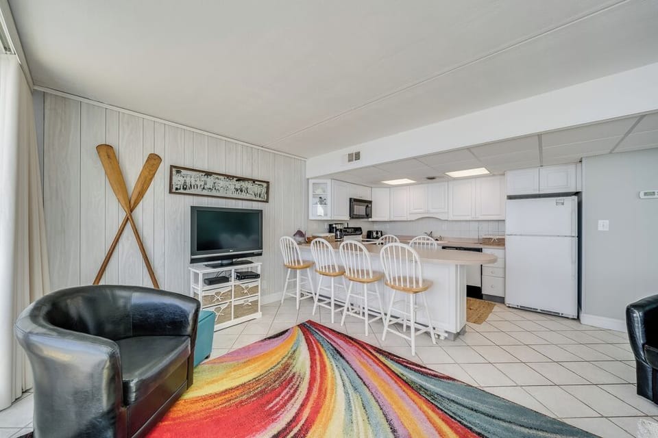 Enjoy Central AC, Free Wi-Fi and the Flat Screen TV.