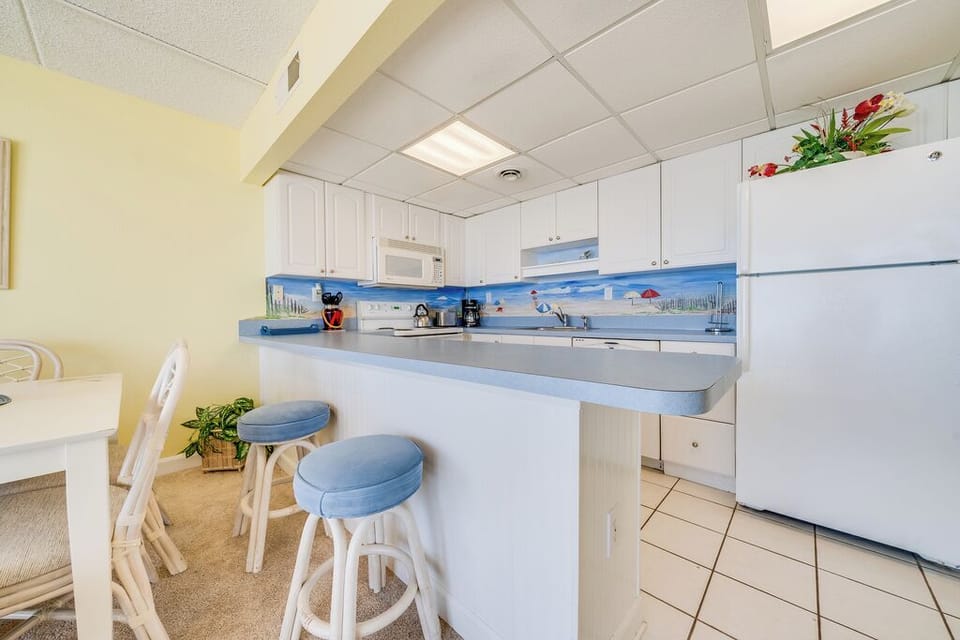 Grab a quick bite to eat at the Breakfast Bar!