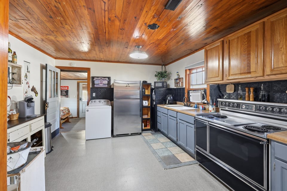 Indoors, Floor, Flooring, Lamp, Kitchen