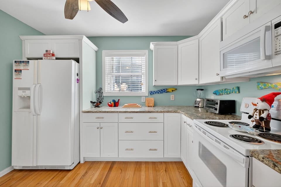 Indoors, Kitchen, Appliance, Refrigerator, Microwave