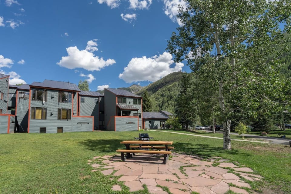 Exterior - A beautifully reimagined mountain retreat in the heart of Telluride with convenient access to world-class shopping, dining, and vistas while being just steps away from Telluride Ski Resort’s Lift 7