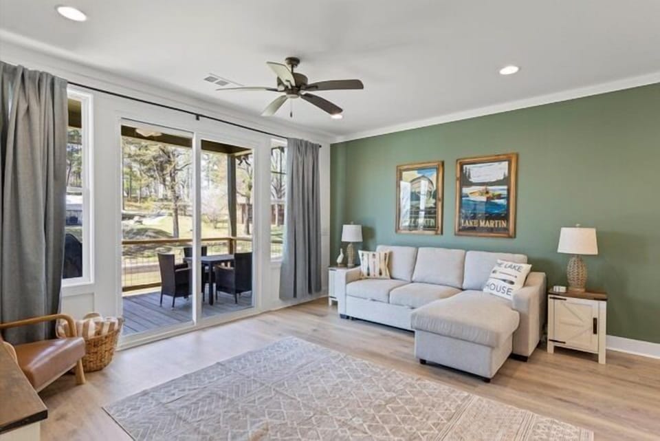 The Villas at Bay Pine Ridge are the perfect vacation location! This waterfront unit has all the comforts of home and 5 star amenities!