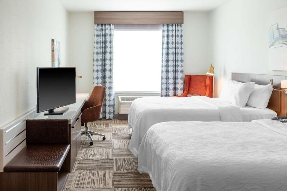 Wake up to daylight and settle into a calm, airy room.