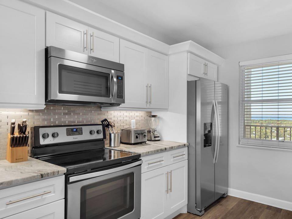Fully Stocked Kitchen