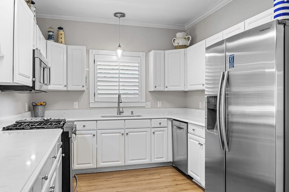 Gulfside Getaway Kitchen Alt