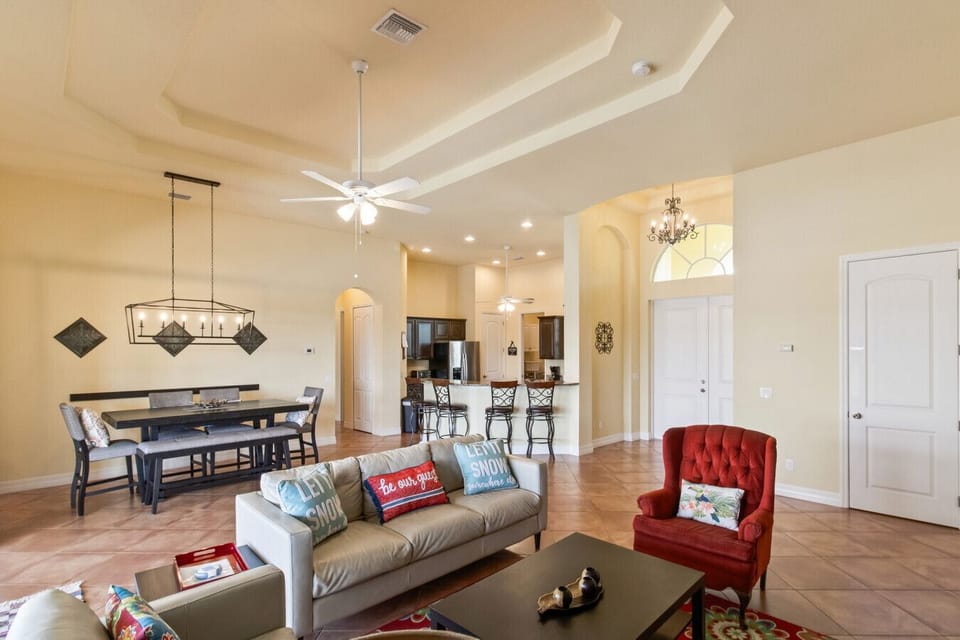 Dining area & Living room