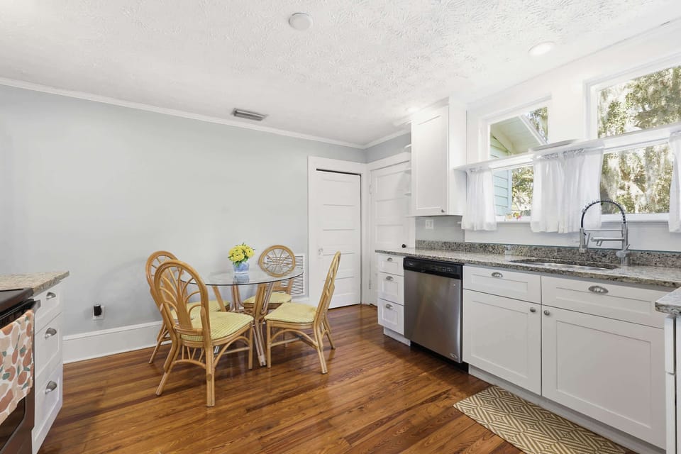 Full kitchen with table and seating for 4