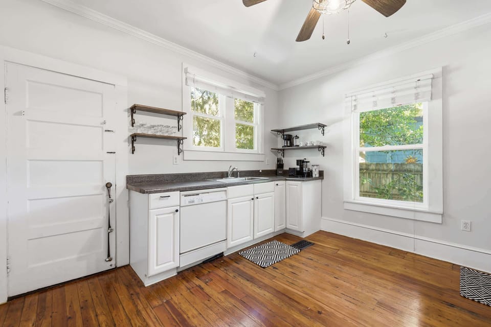 Unit A: Full kitchen 